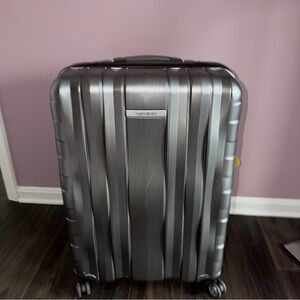 Samsonite Metallic Gray Spinner Luggage 28inches